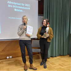 Anna Blank Åberg och Emma Elofsson tar emot Alfredpriset